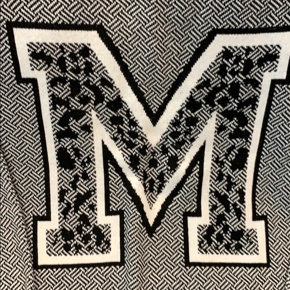 Black and white M Sweater - Picture 3 of 4